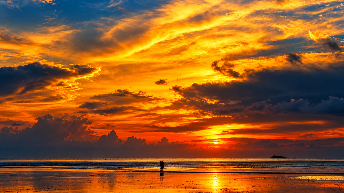 Nature's most spectacular sunset painting the ocean sky in gold and orange