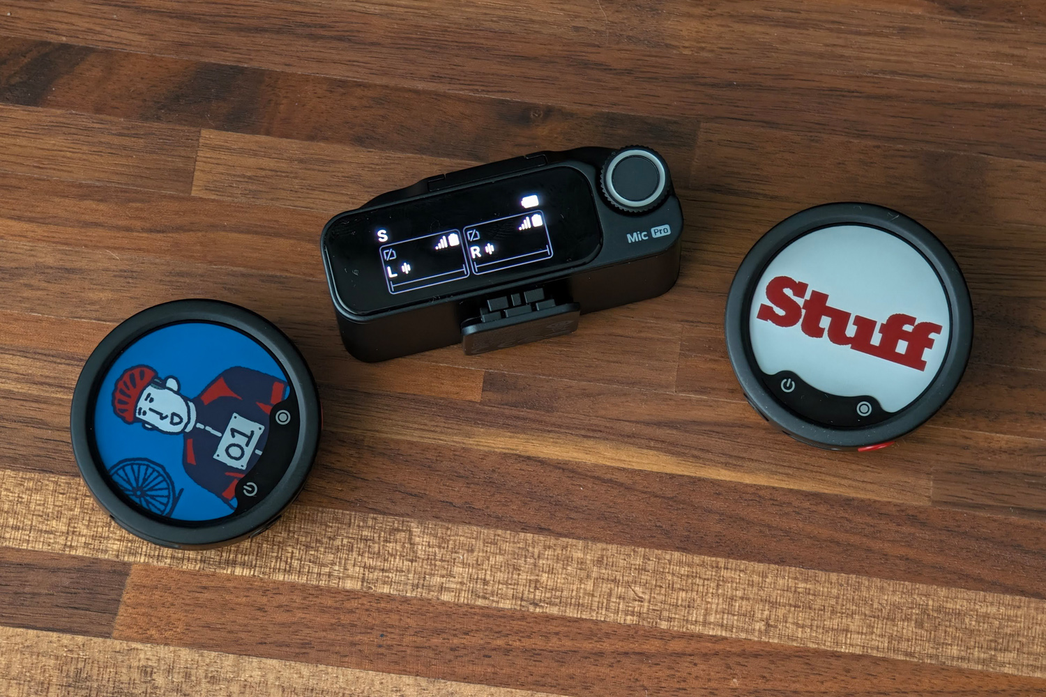 A fun E-ink screen makes this wireless mic a must-buy for creatives