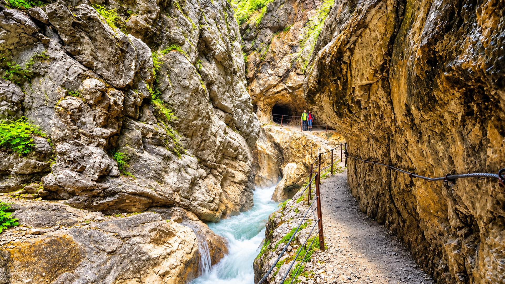 Following the Hammersbach stream through Höllentalklamm (4K)