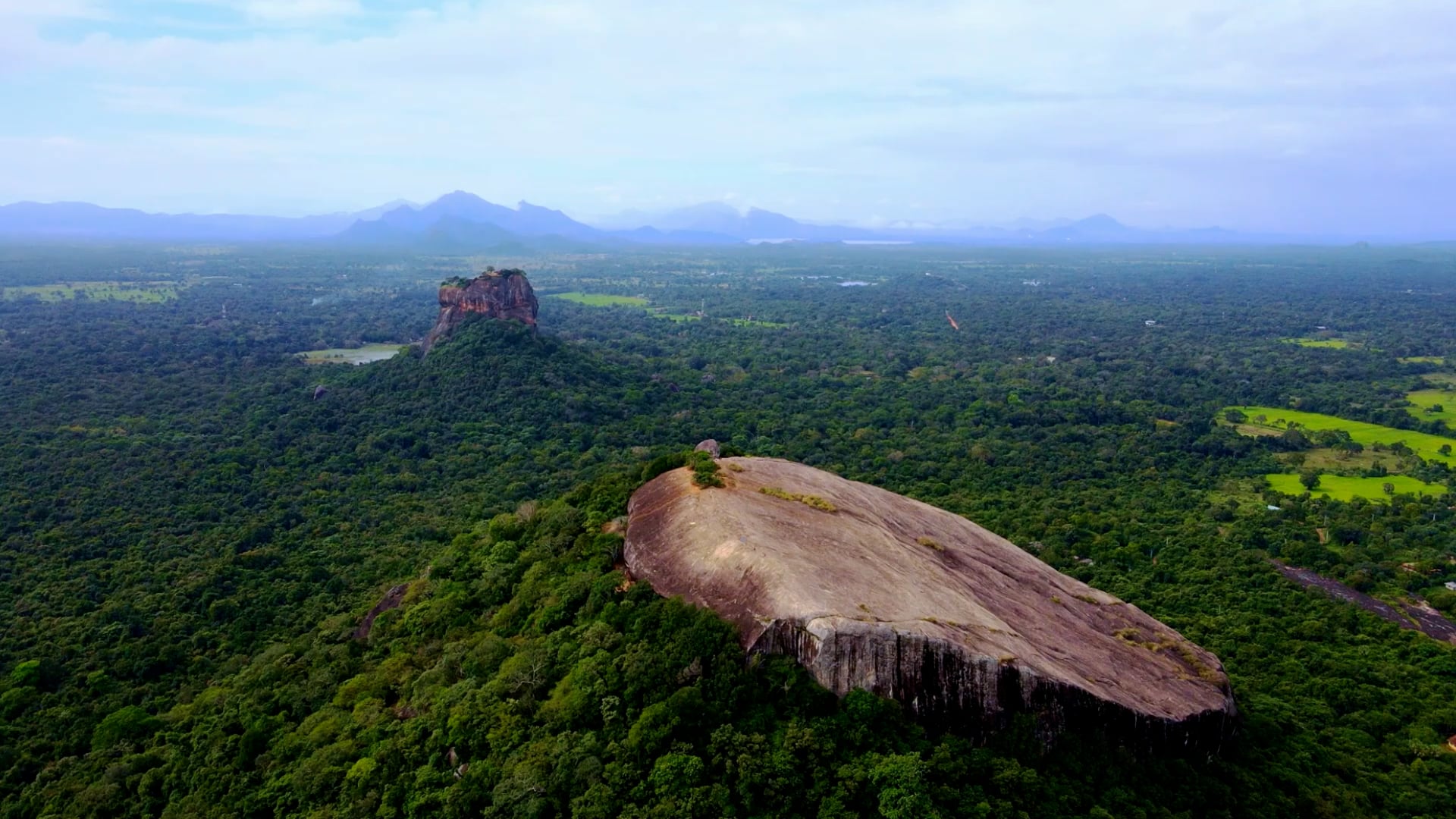 Pidurangala Rock, Sri Lanka: Drone tour Sigiriya