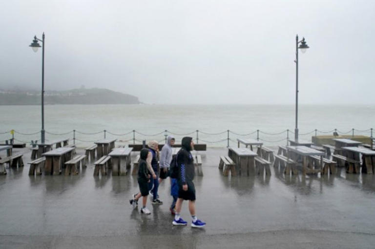 87 schools closing or opening late in England due to Storm Austen ...