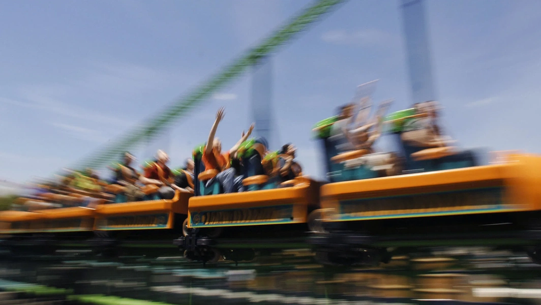 7 record-breaking roller coasters worldwide