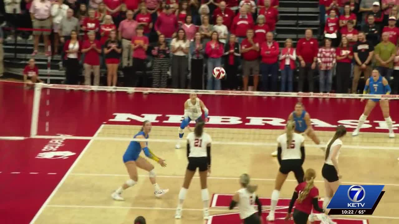 'W's up!: Nebraska volleyball adds another sweep to its season after ...