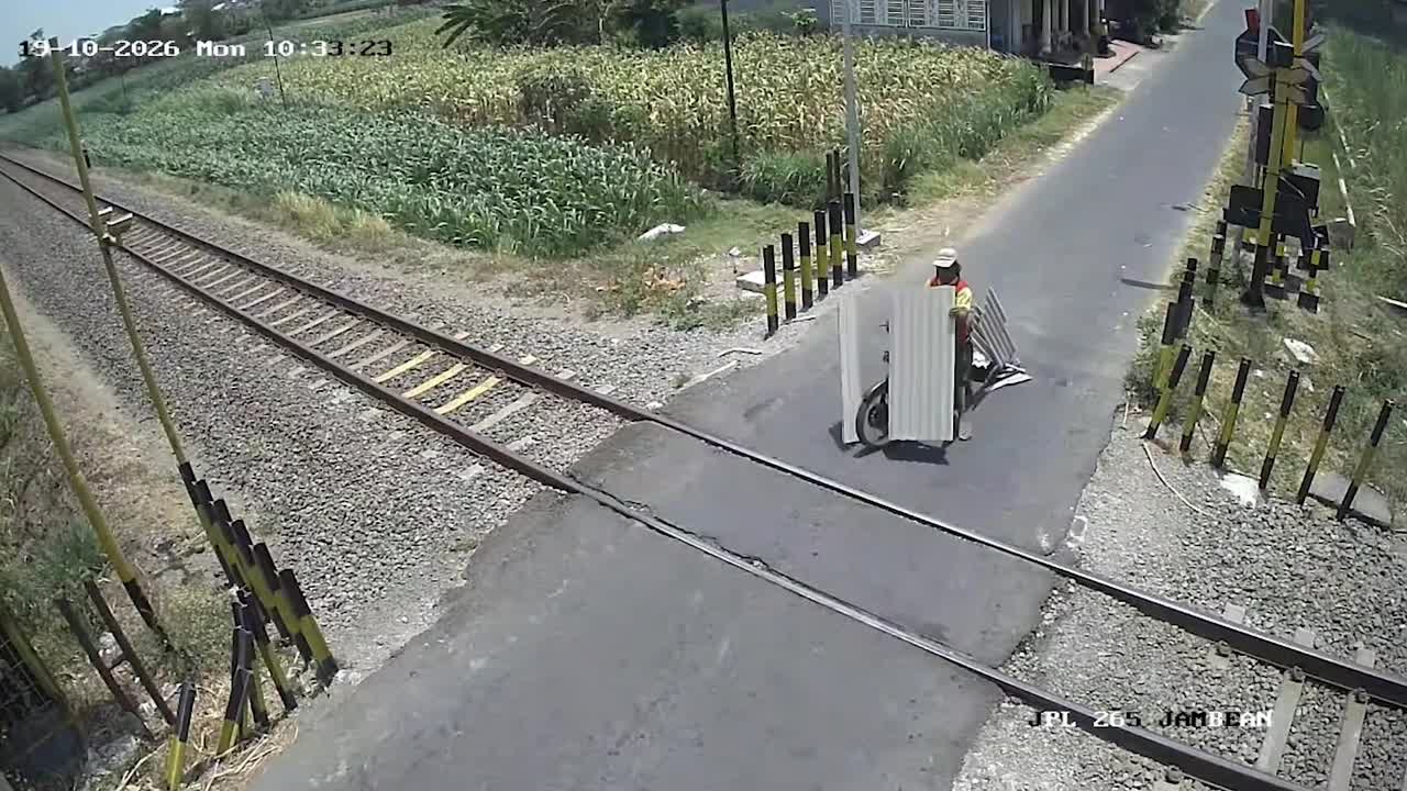 Roofing sheet breaks in half as motorcycle carrying it approaches ...