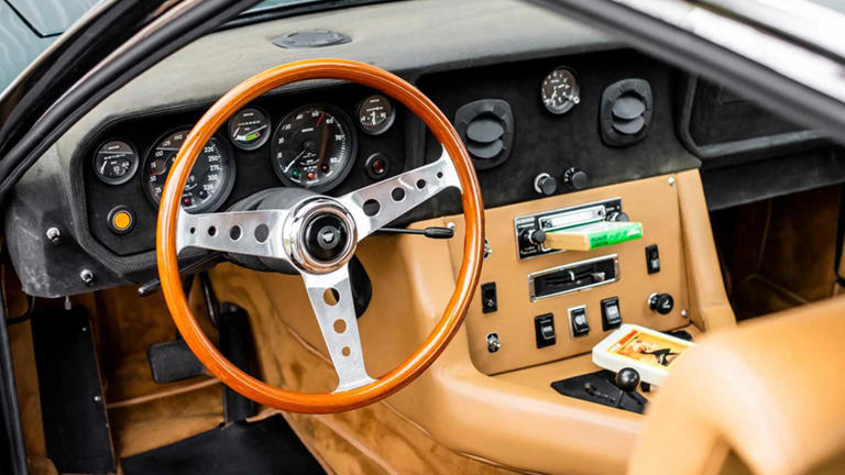 Chrysler V8, Italian design, 4 seats - This stylish grand tourer was ...
