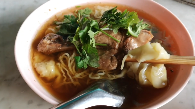 90-year-old duck master serves braised duck noodles