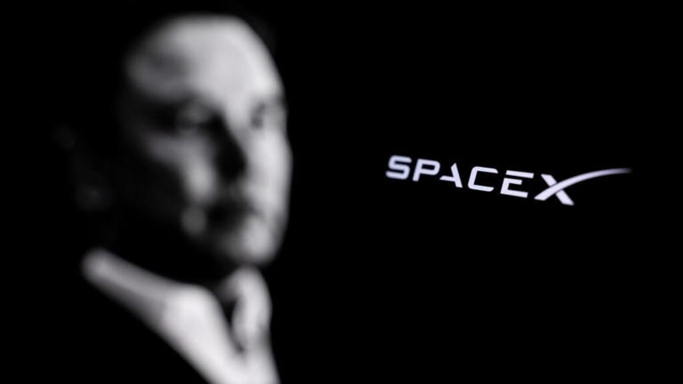 Crown Castle stock jumps as SpaceX eyes 80,000 cell sites for wireless ...
