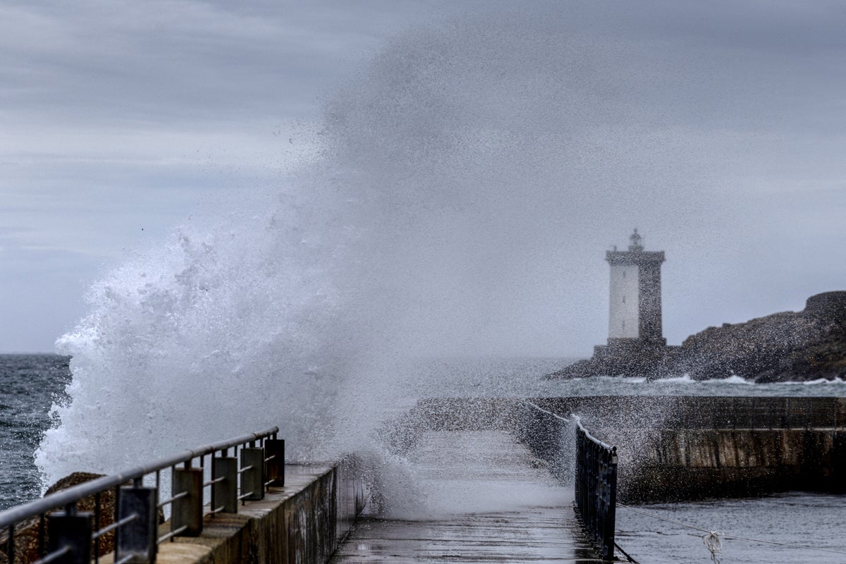 Storm Austen live: Thousands without power as winds reaches 80mph