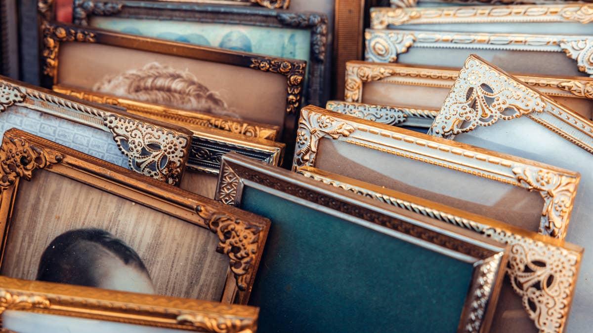 7 vintage finds interior designers are hunting for at flea markets this November