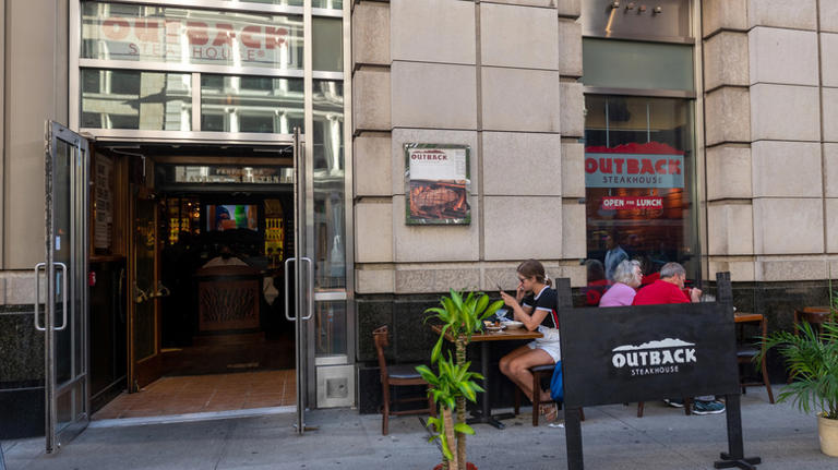 12 things every first-timer should know before eating at Outback Steakhouse