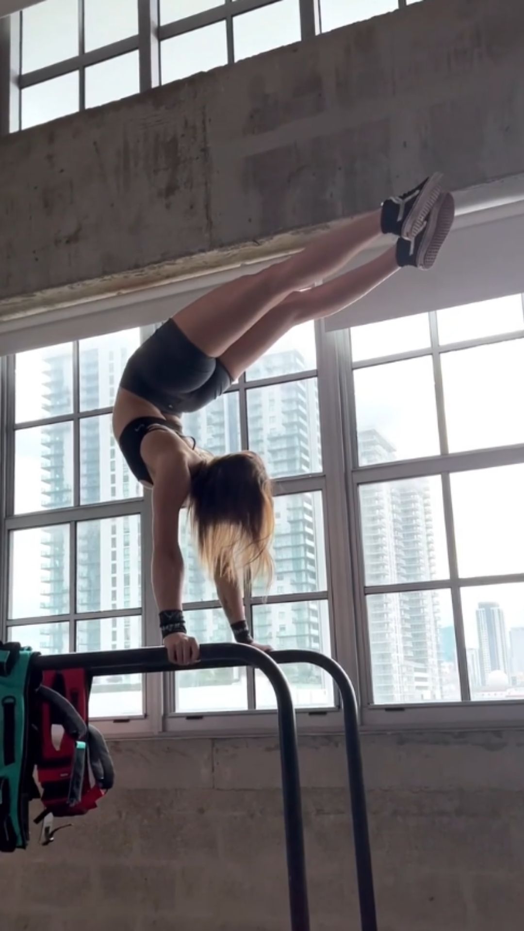 Swinging hollow backs at Thenx Miami