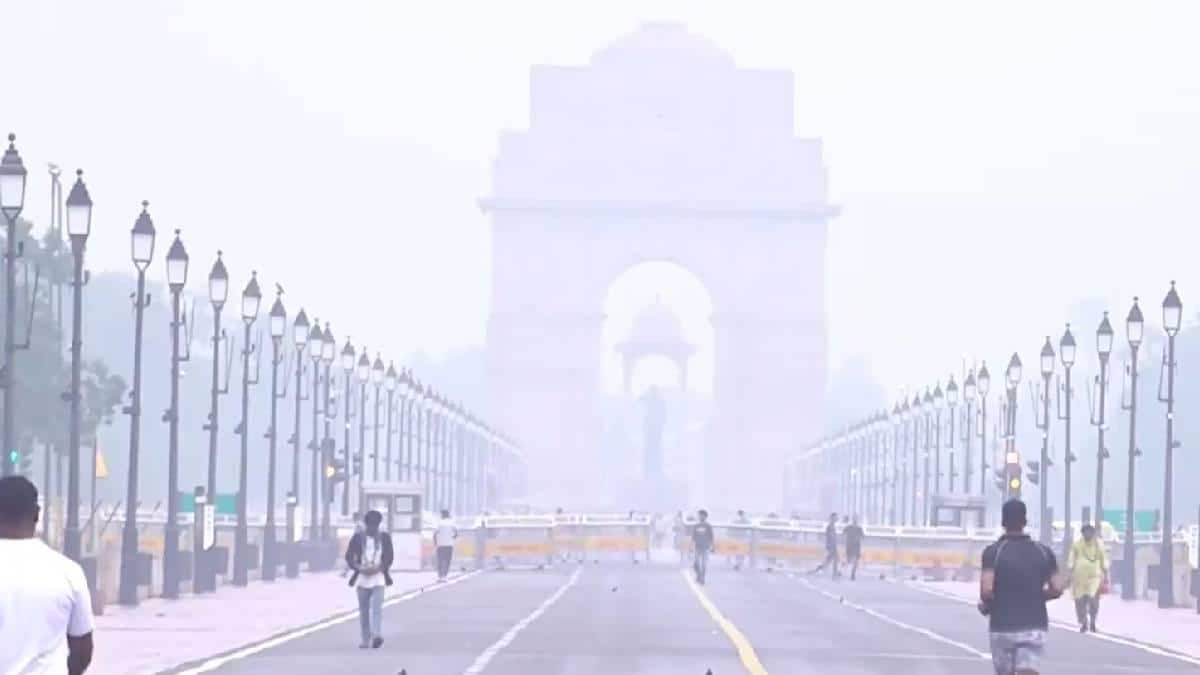 Delhi air quality remains poor as AQI crosses 220; rain likely to bring ...