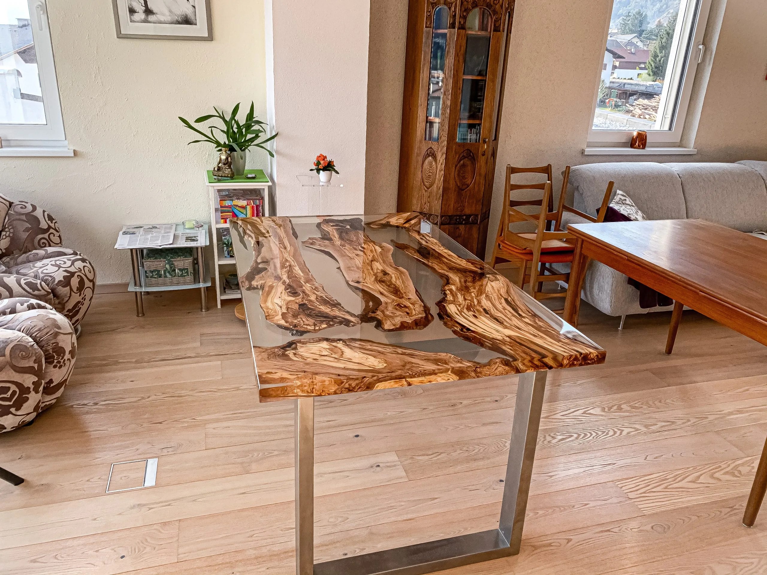 Fire epoxy table: 12 steps behind the charred wood build with 32 ...
