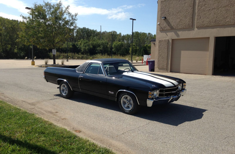 GMC built an estimated 25 Sprint SP 454s for 1971