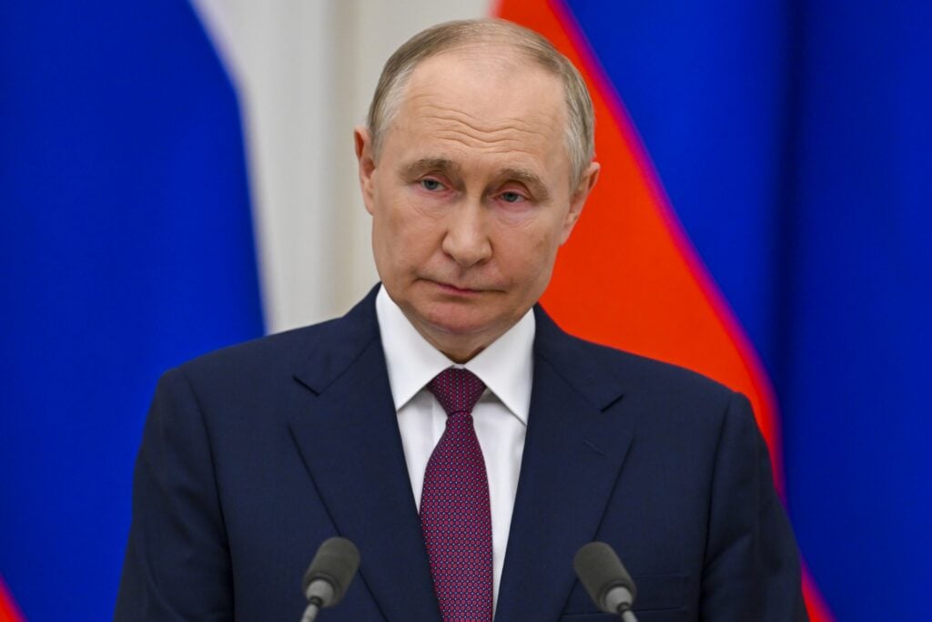 Putin is ready to restart Ukraine peace talks with US mediation, but he ...