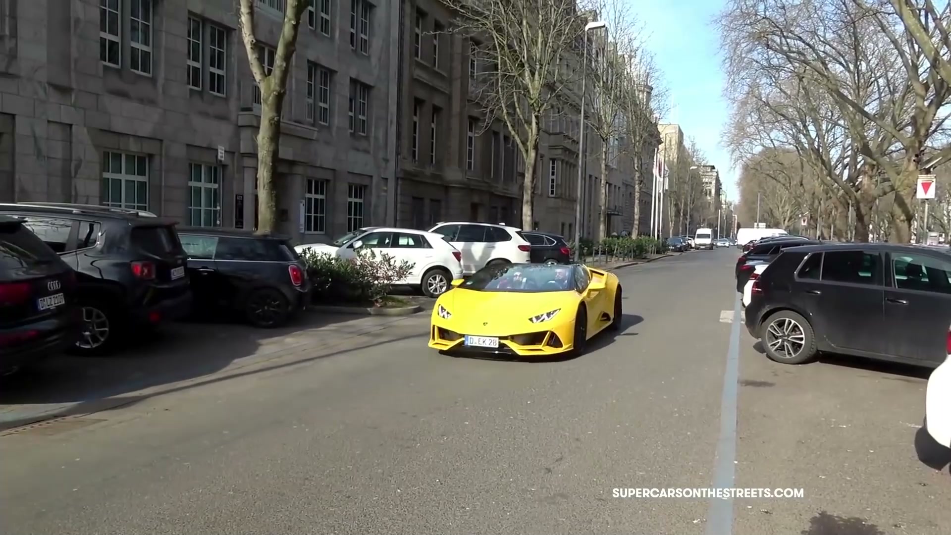 A millionaire's Audi cruising through Düsseldorf