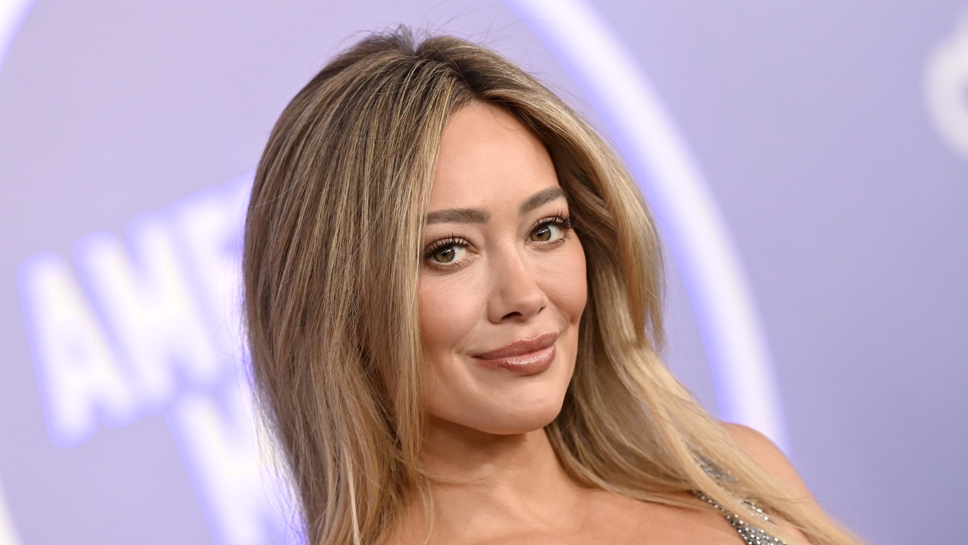 Not jeans, not sweats! Copy Hilary Duff's cool-girl pants style