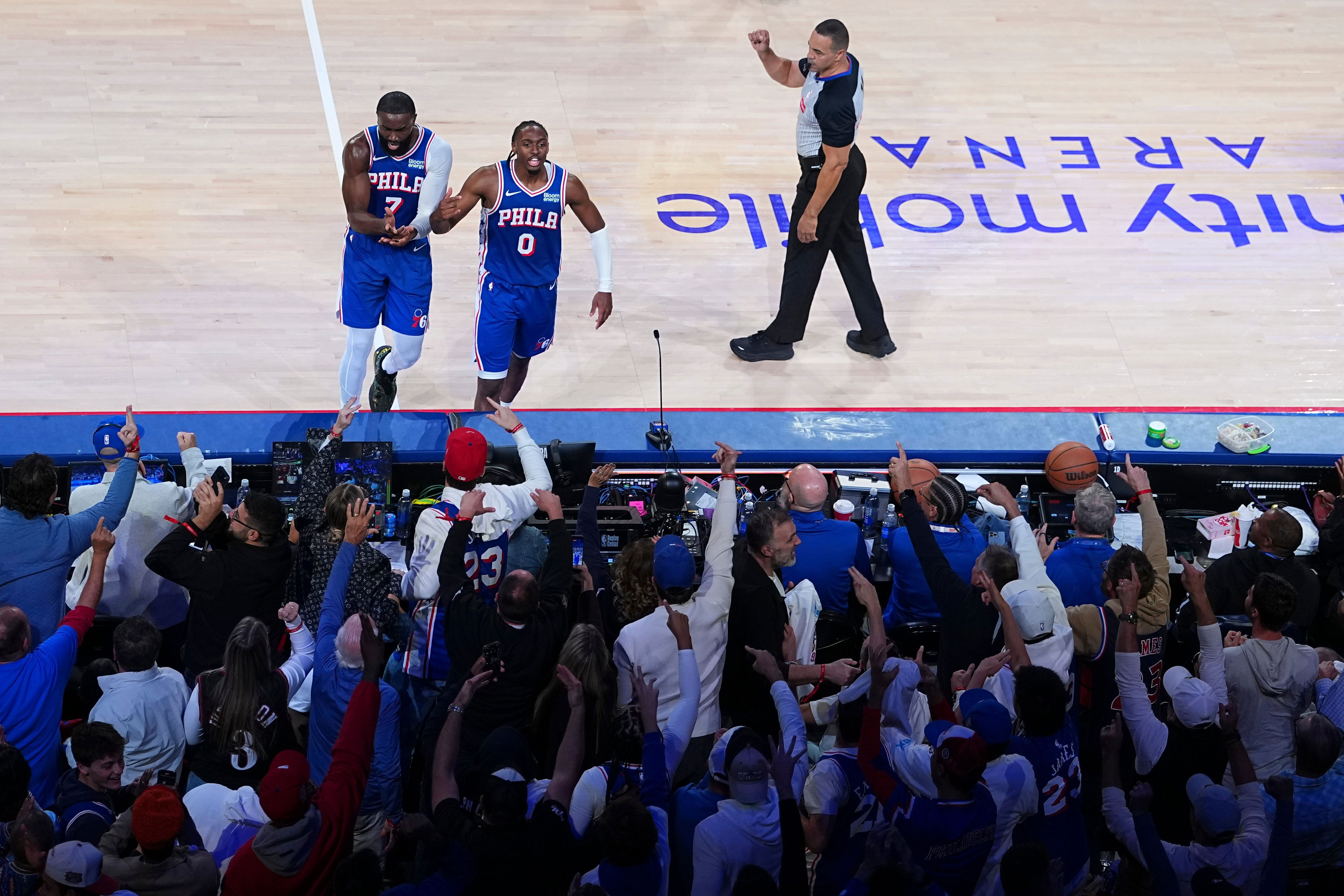 From boos to a roar, Sixers give Philadelphia the night it needed