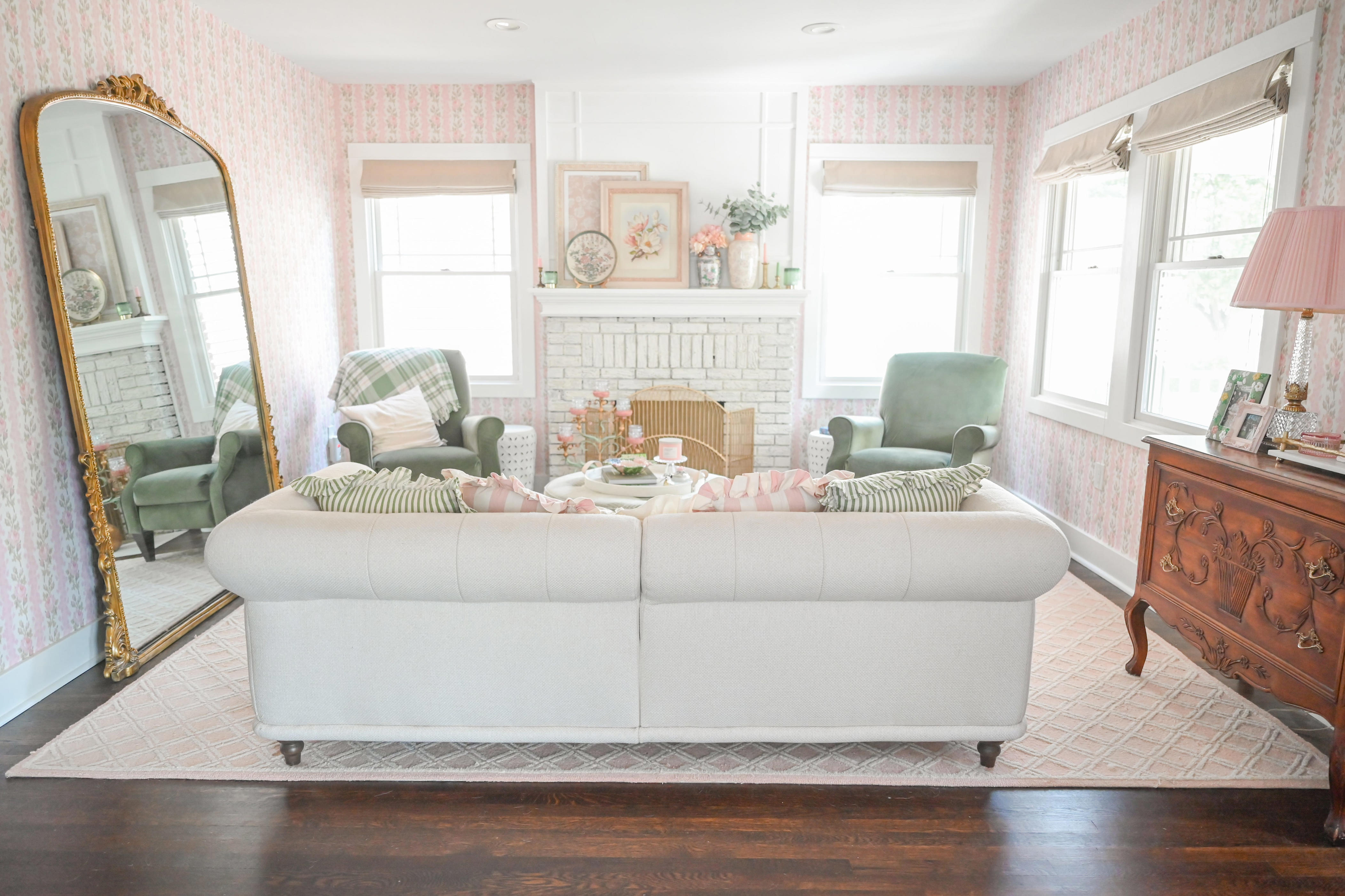 Expert tips for blending styles in your living space