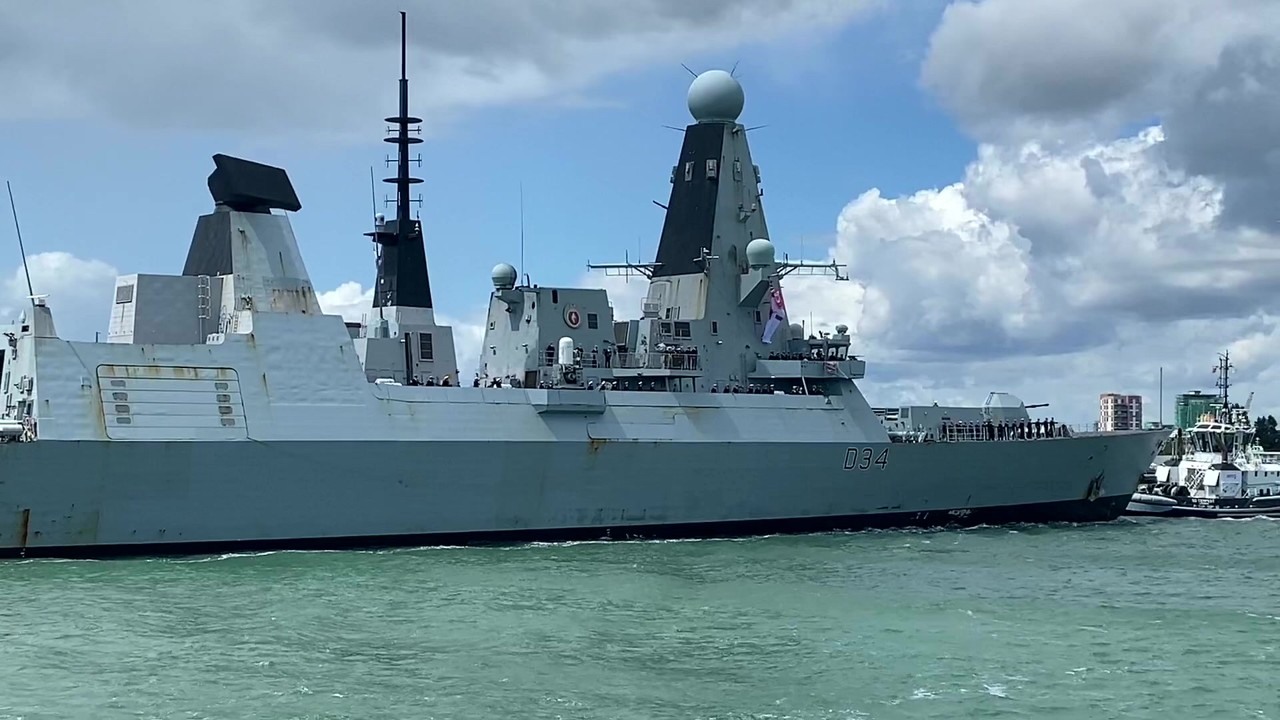 Throwback to HMS Diamond's Portsmouth return after Red Sea deployment