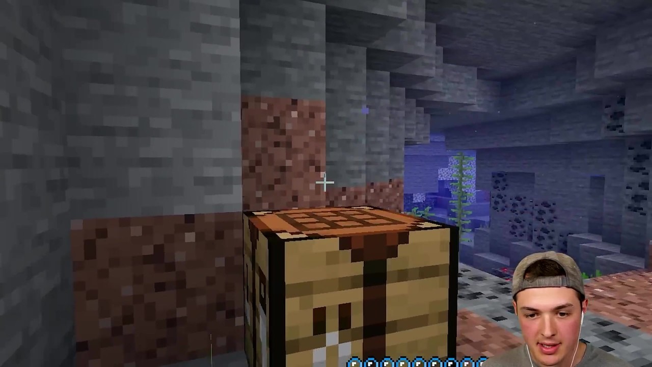BeckBroJack races friends to the Ender Dragon with Minecraft morph mod