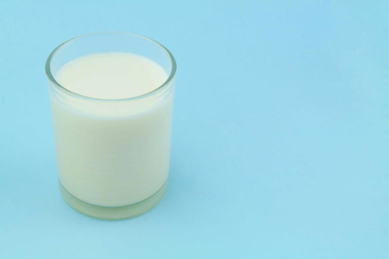The best late-night drink to support healthy aging, according to dietitians