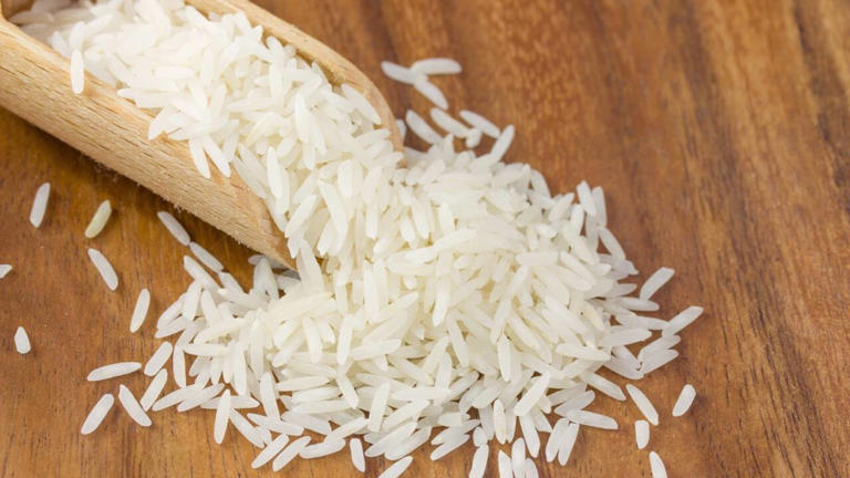 How to make fluffy rice and the mistakes people make. Rinsing, soaking ...