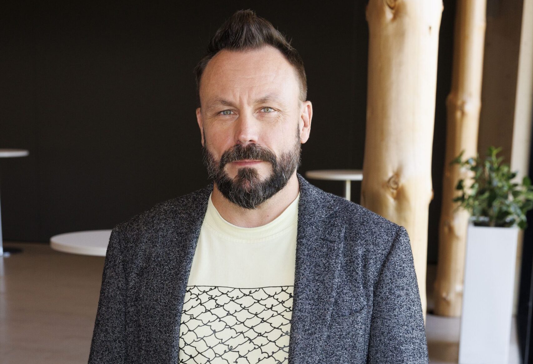 Riku Rantala, 52, julkaisi nuoruuskuvan 1990-luvulta – asu herätti ...