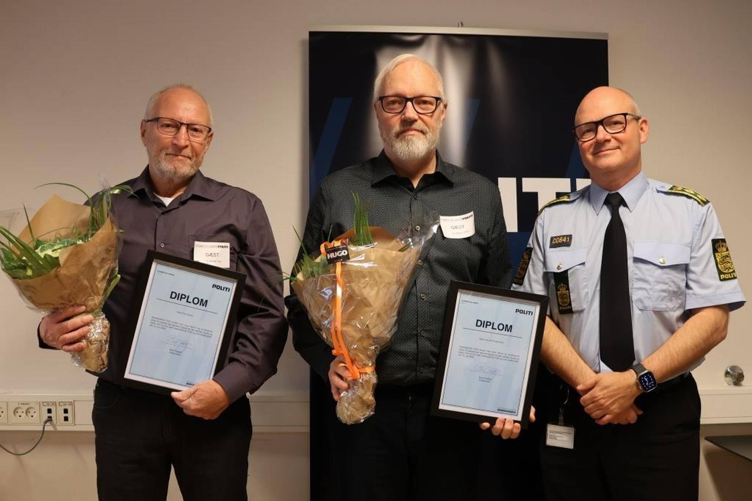 Ung mand på svindlertogt lukkede hurtigt døren ind til ældre kvinde. I ...