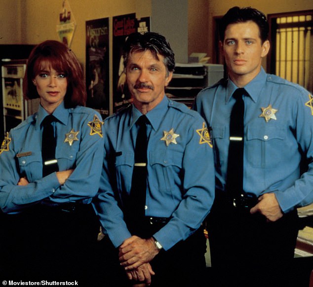 Julia Roberts leads tributes after Top Gun star Tom Skerritt dies