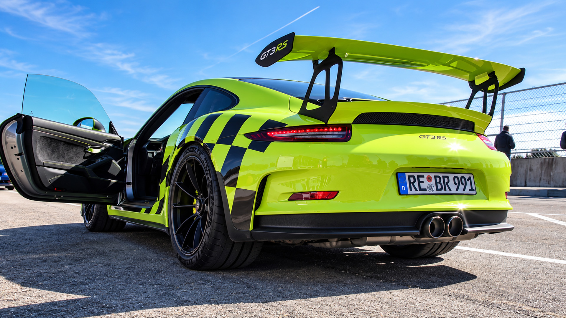 Porsche 991 GT3 RS unleashes its custom exhaust sound
