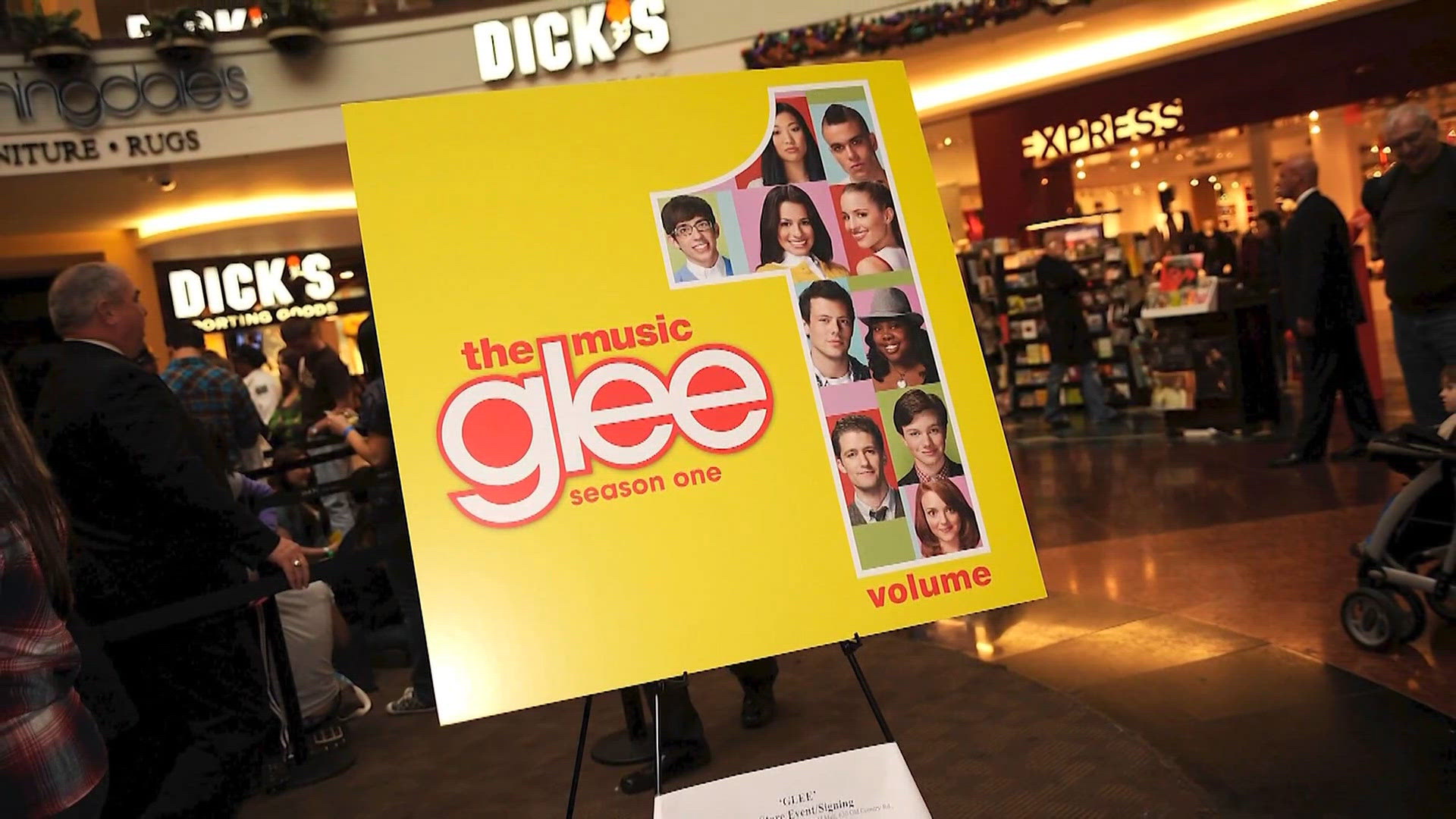 Trending now: Call of Duty, Glee, and a cartwheeling snake