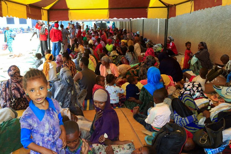 Fighting in Ethiopia border town kills nine, thousands flee to Kenya