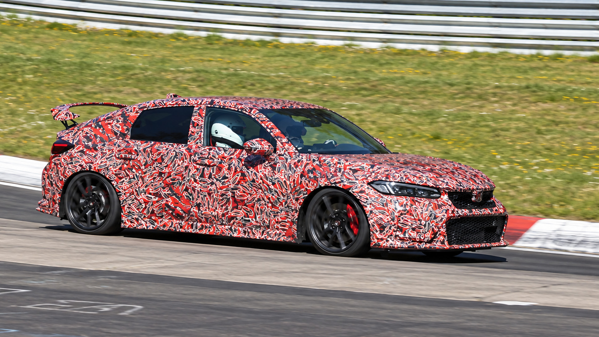 Honda Civic Type R drives at the Nürburgring with sport-tuned suspension