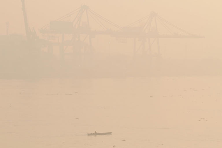 Southeast Asia's worst haze in over a decade sparks student protests