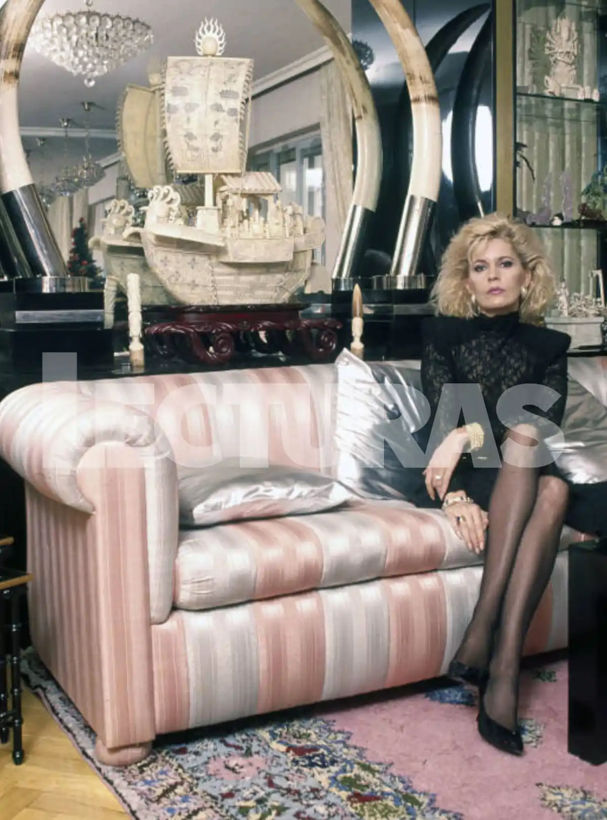 El salón de Bárbara Rey en La Moraleja en 1989: sofás rosas, muebles ...