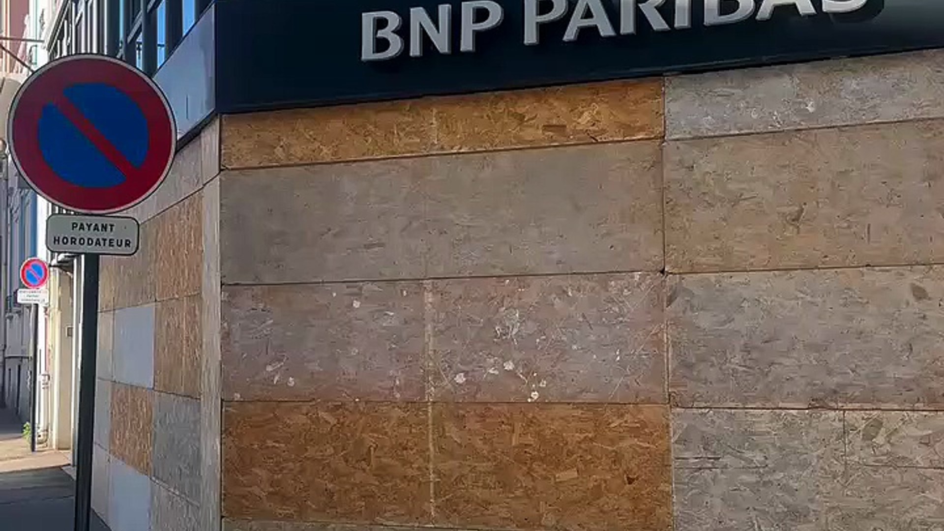 Monoprix, Galeries Lafayette… Des magasins de Perpignan se barricadent ...