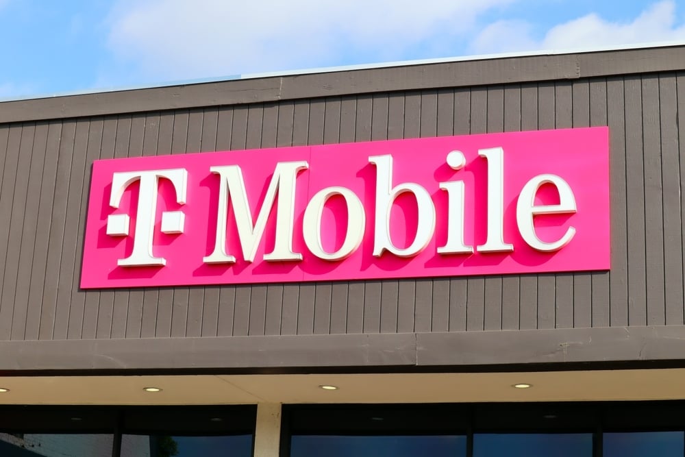 T-Mobile shares lose signal as SpaceX reportedly seeks 80,000 cell ...