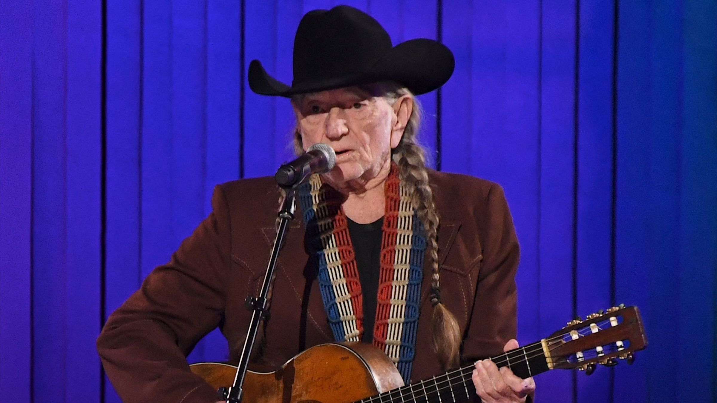 7 country music stars over 80 who are still performing live