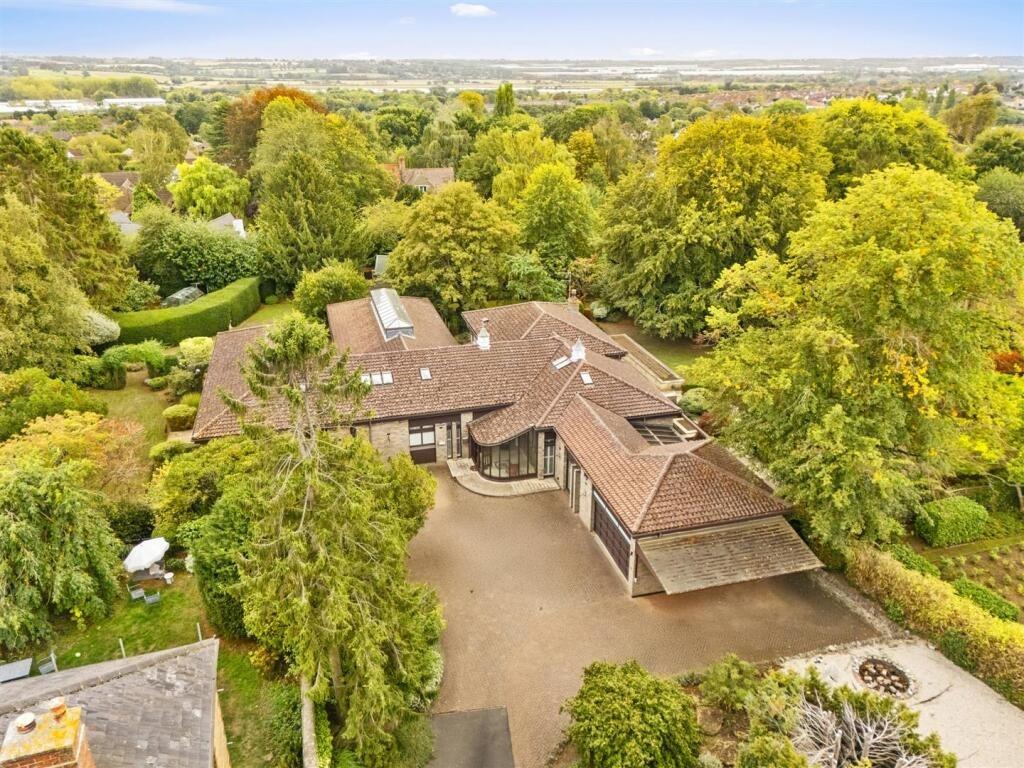 Inside the £1.8million Northampton home with indoor swimming pool ...