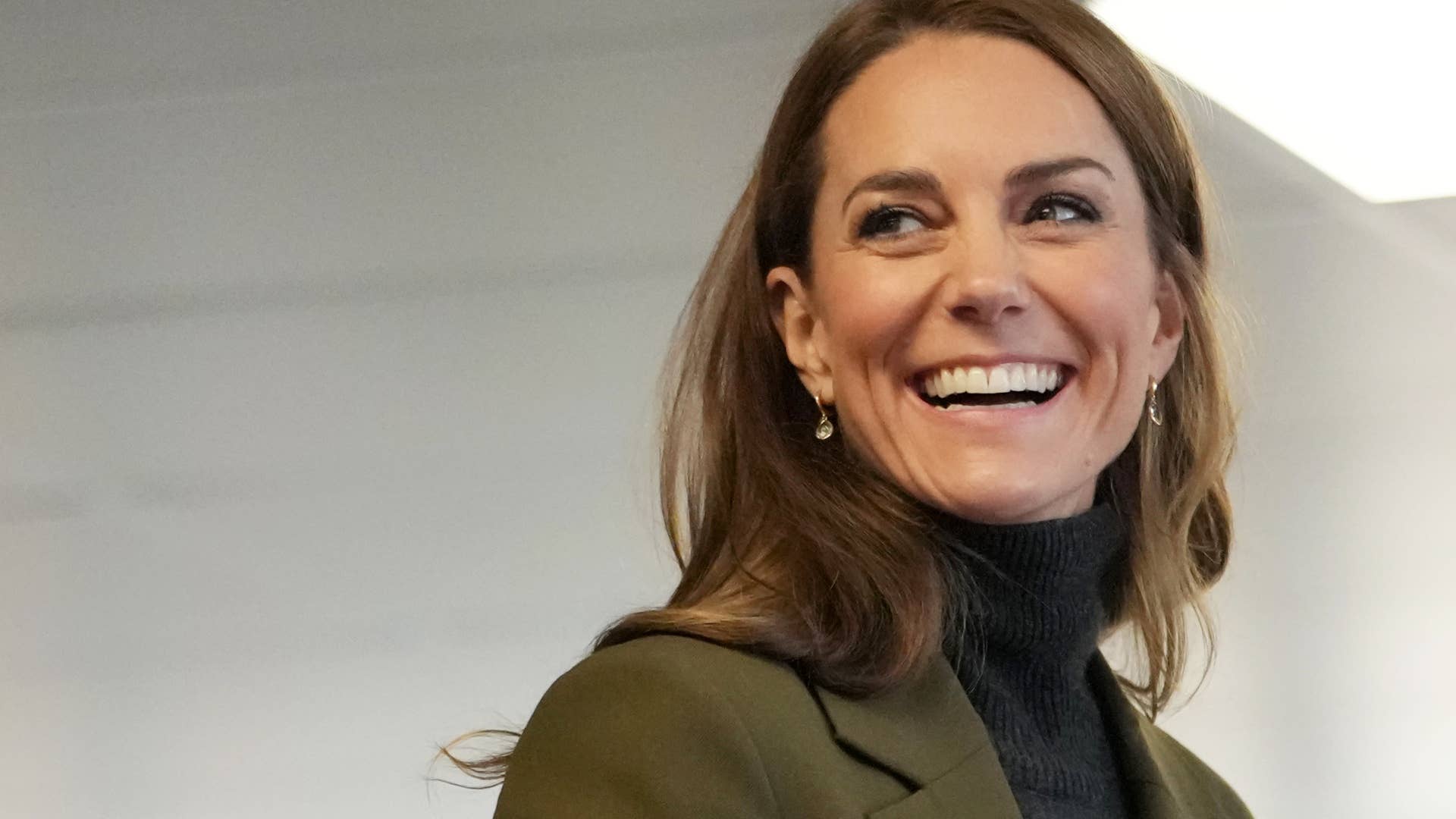 Kate Middleton surprises royal fan with candid chat during local cafe stop
