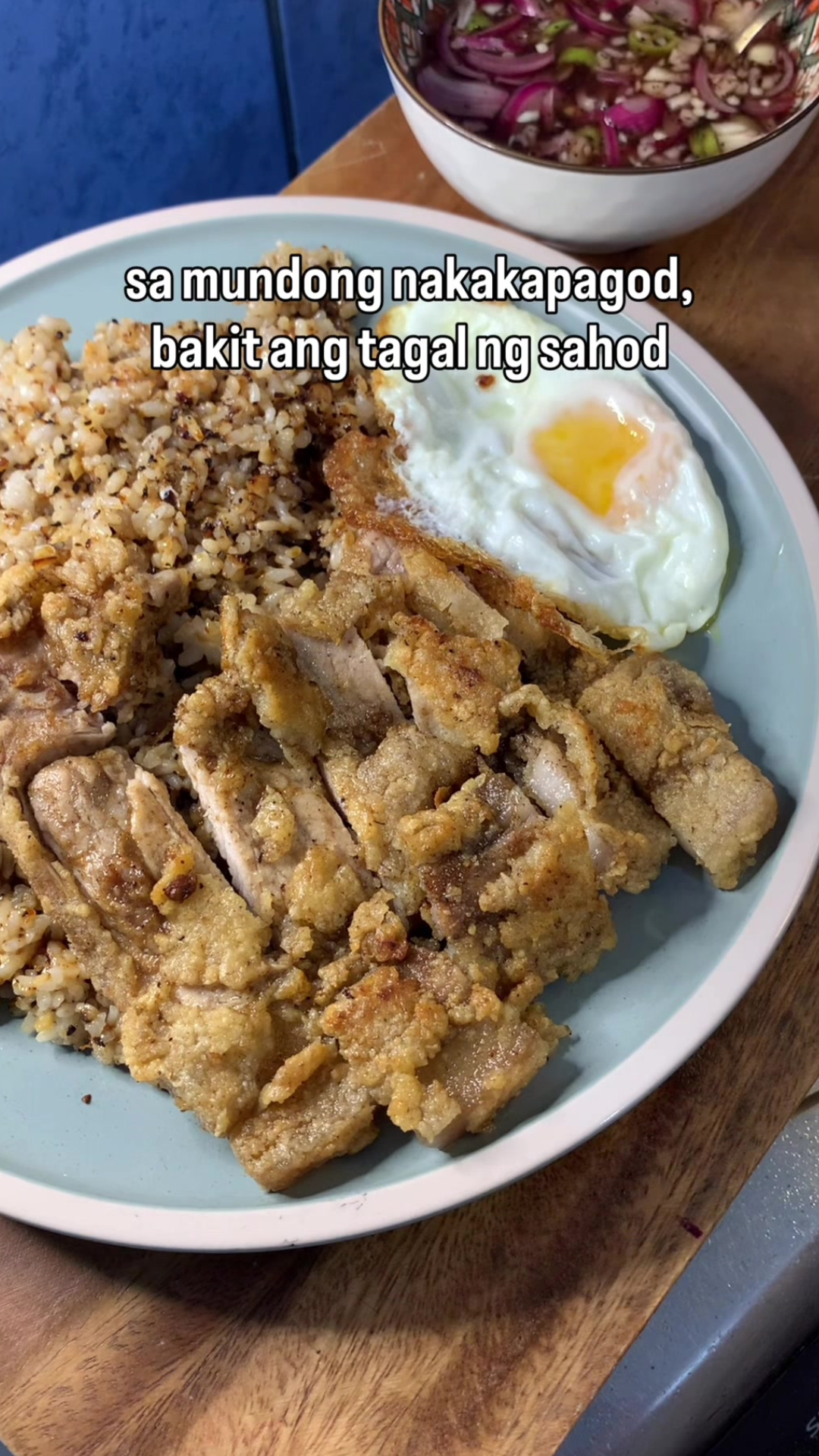 The secret to crispy fried chicken with flavorful garlic rice