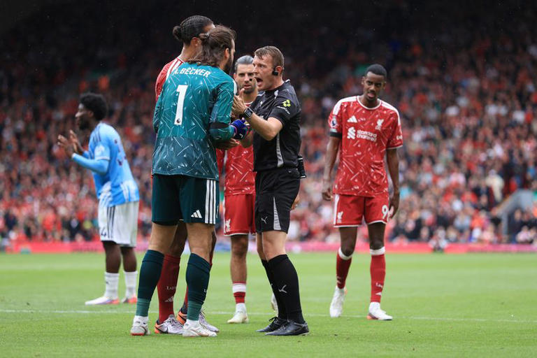 El Liverpool designó a un árbitro para el partido contra el Brighton que cometió un error crucial para los Reds.