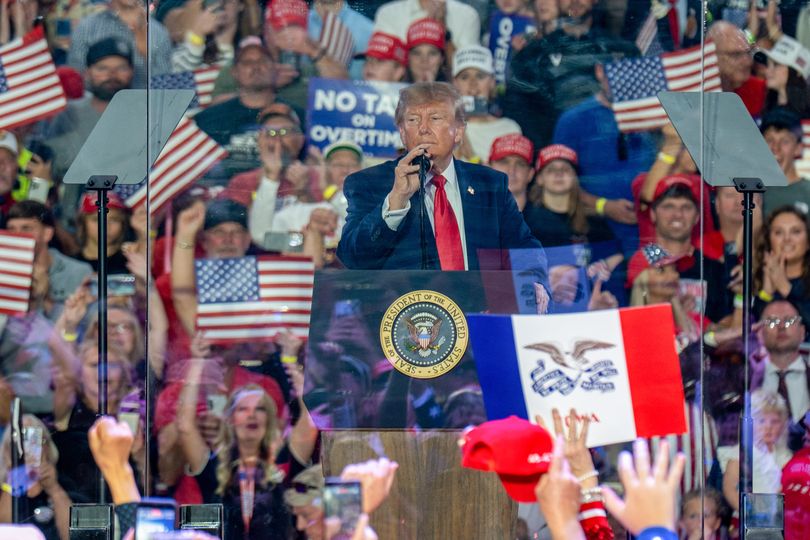 Trump 'falling apart' as bruised hands and odd facial movements spark ...