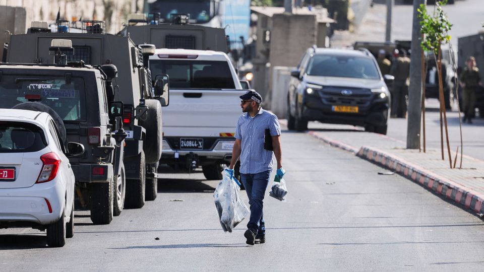 Netanyahu orders closure of West Bank after five Israelis wounded in shooting attack