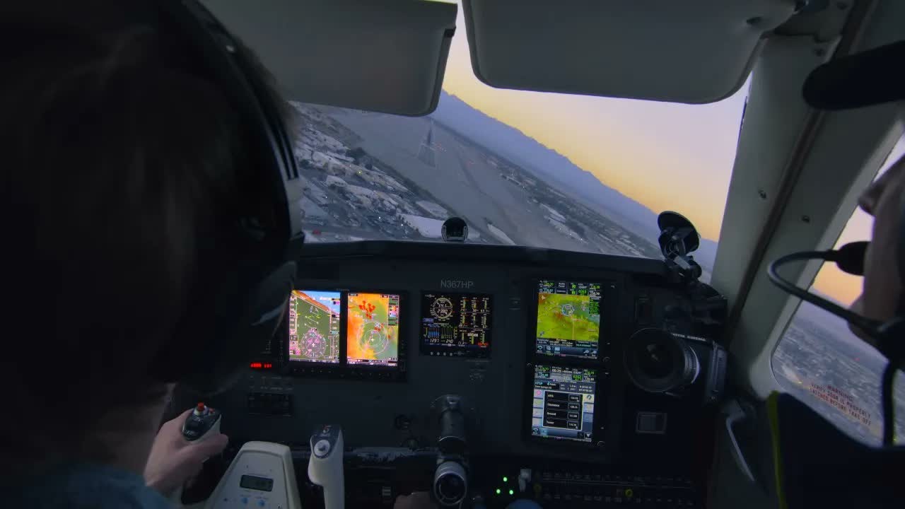 Watch a pilot fly over Southern California's 5,000-foot mountain ridges