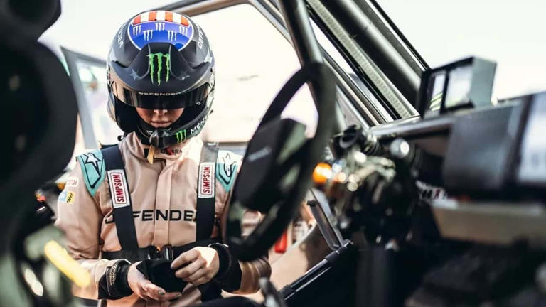 El Defender que ganó el Dakar 2026 y el Mundial es mucho más de calle ...