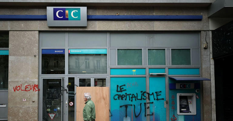Francia, ecco cosa c’è dietro la fuga dai titoli di Stato di Parigi