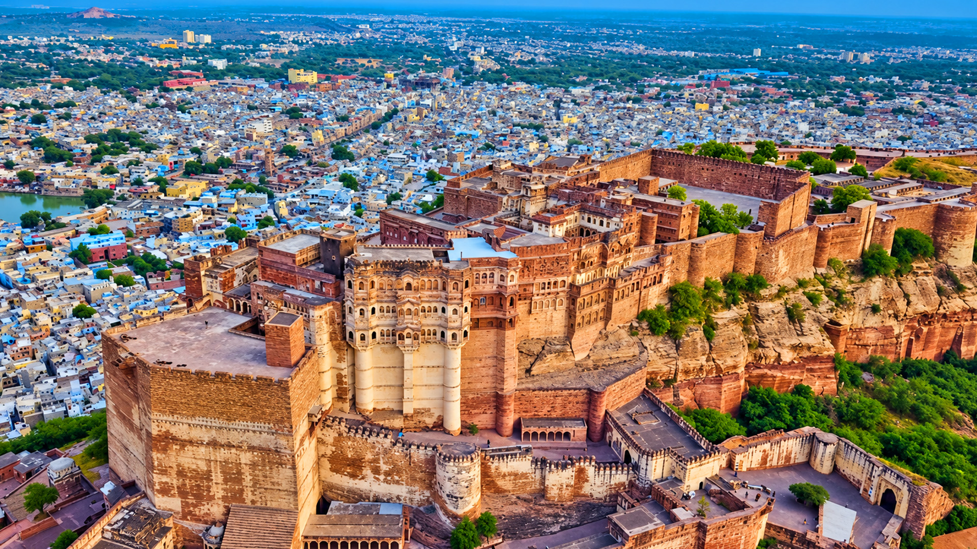 How did this massive fortress protect Jodhpur?