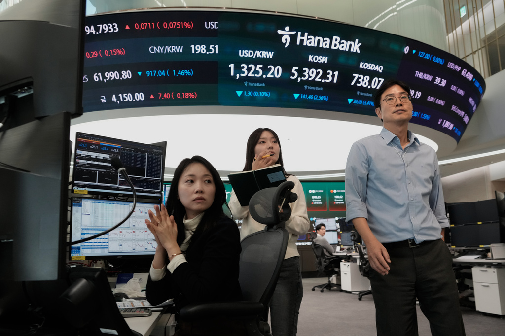 Asian shares mostly rebound from AI-related losses, while oil prices jump